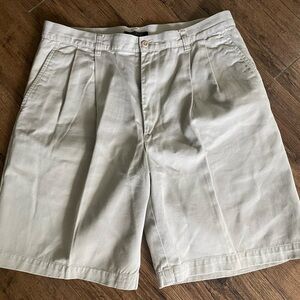 DKNY Men's Cream Flat Front Shorts 34